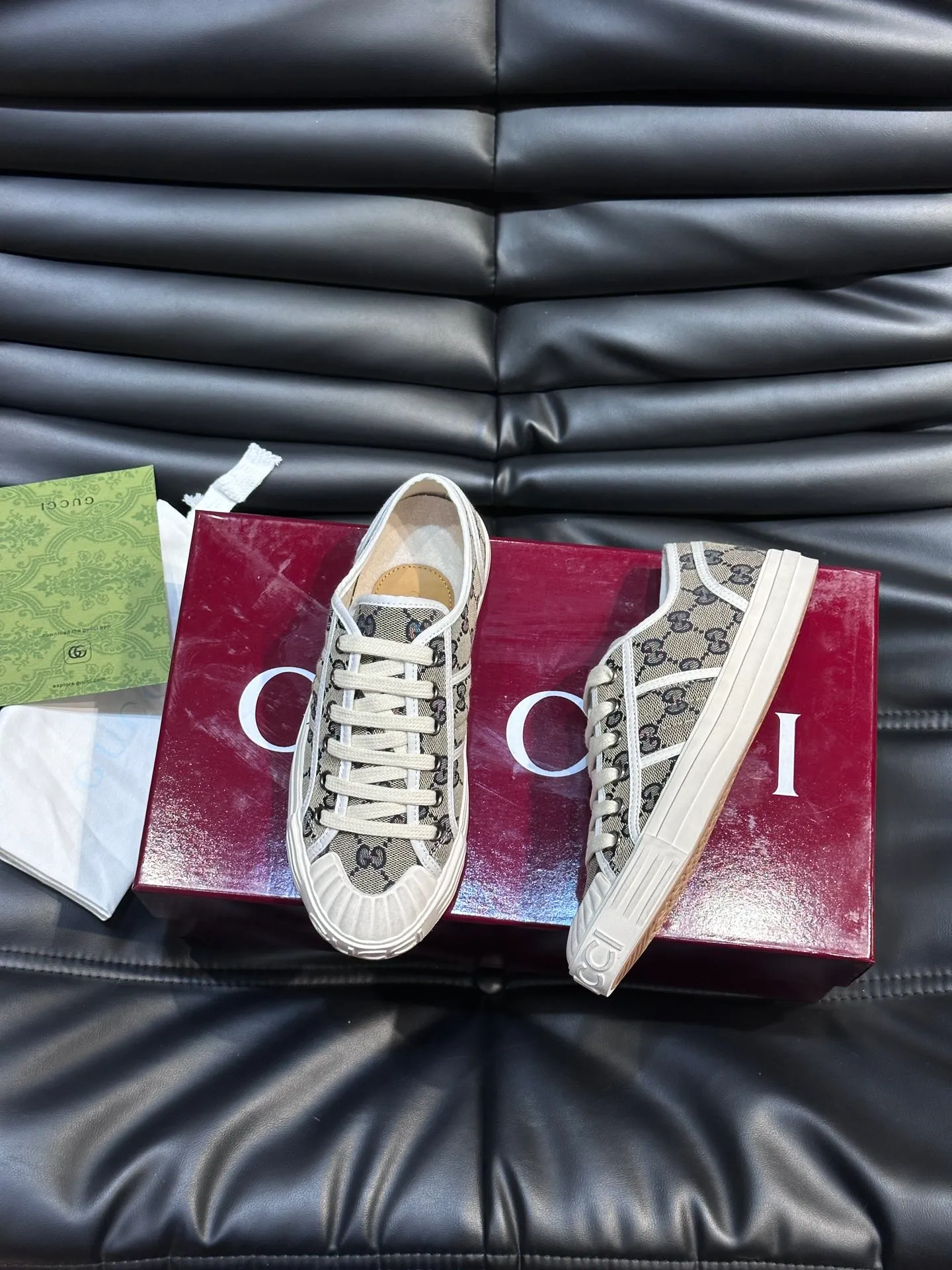 Men's shoes 💰p360 "GUUC*" Couple model 👫GG printed canvas sneakers, this sneaker is from the Gucci Lido series, and its design is inspired by the summer style and beach clubs of the Italian coast. The early autumn series reinterprets the brand's classic design elements and exquisite patterns from a modern perspective. These low-top sneakers are crafted from the brand's original fabric, the classic GG printed canvas, with a slightly distressed effect around the rubber sole. The GG pattern and logo are cleverly integrated into the sole, and the toe is embellished with an embossed Gucci logo. The towel insoles are decorated with brand logo leather labels, are light, comfortable and breathable for the feet, and come with a full set of original packaging! Size: Female 35-40 Male 38-45 (46 customized)